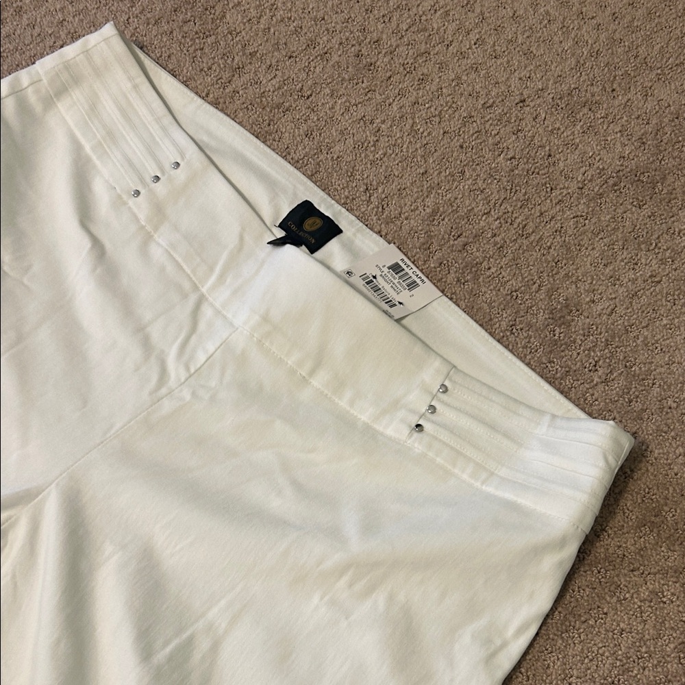 JM Collection Bright White Rivet Capri - Picture 7 of 9